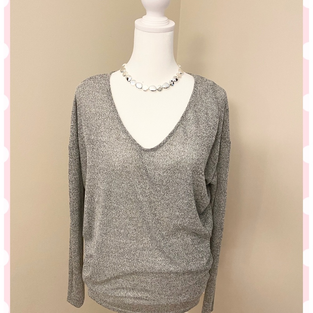 Lulu’s Top Light Grey